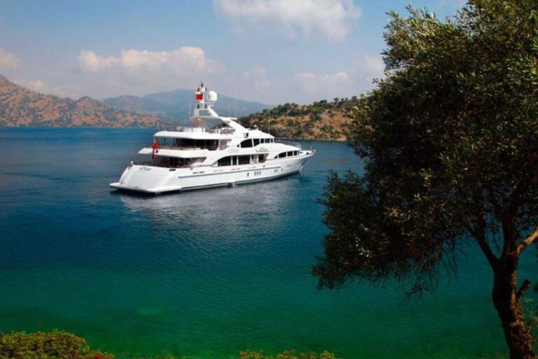 M/Y ALEGRIA - Anchored