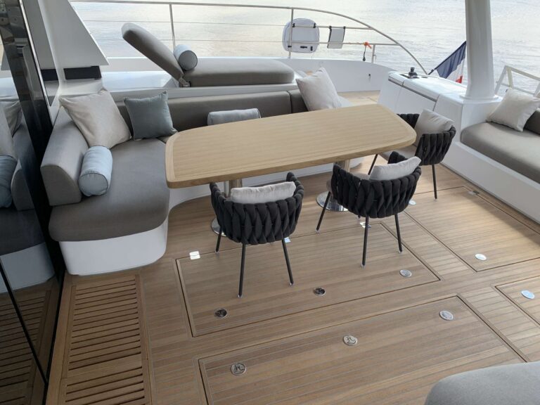 Aft deck dining