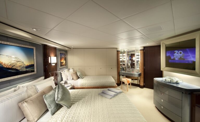 Twin Bed Cabin On Yacht SYCARA V