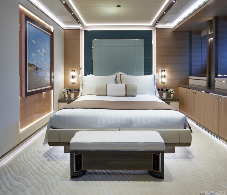 693 41
M/Y GALACTICA SUPER NOVA - HEESEN YACHTS - SINOT DESIGN