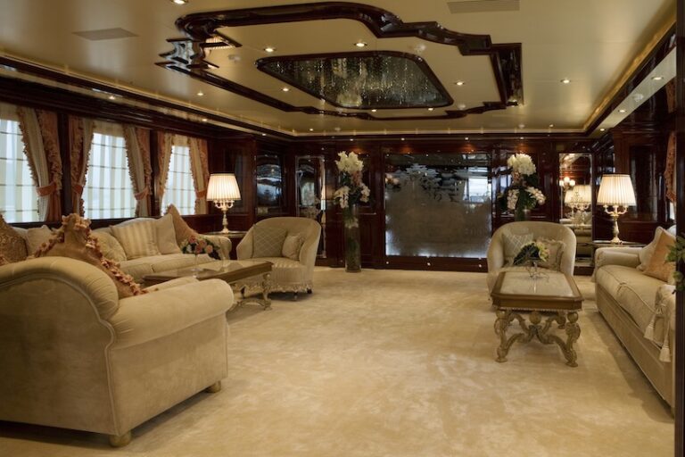 7 ROMANCE yacht main salon