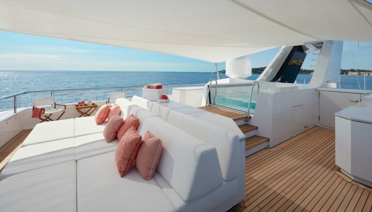 Jacuzzi and sunbathing area