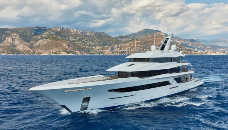 The 70m Yacht JOY