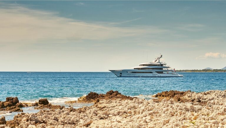The 70m Yacht JOY