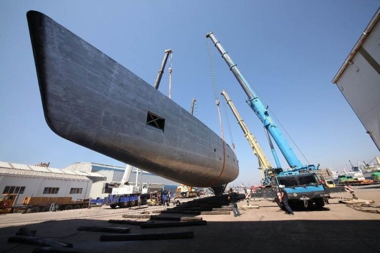 The 70m Yacht SYBARIS