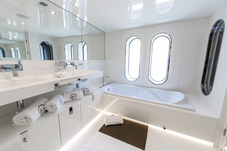 The 71m Yacht ENIGMA XK