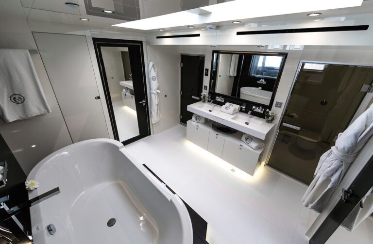 The 71m Yacht ENIGMA XK