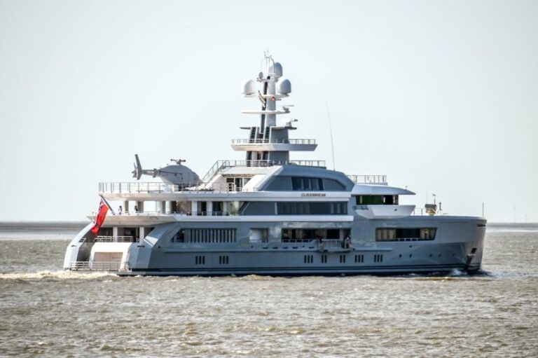 The 72m Yacht CLOUDBREAK