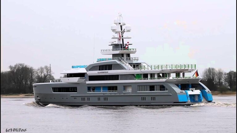 The 72m Yacht CLOUDBREAK