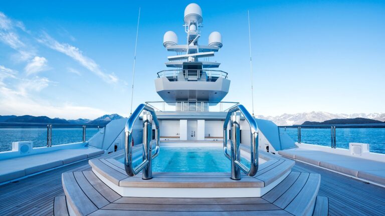 Life On Board Yacht CLOUDBREAK