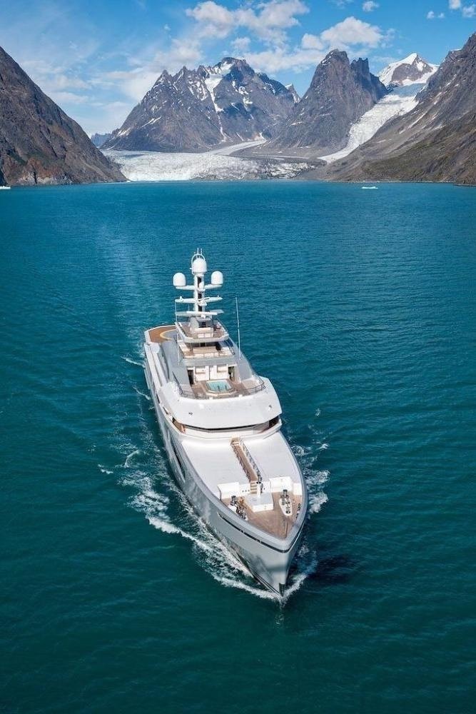 The 72m Yacht CLOUDBREAK