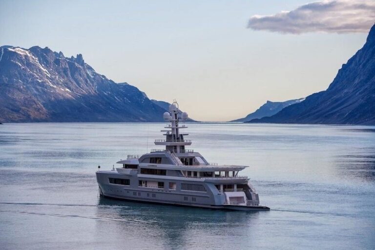 The 72m Yacht CLOUDBREAK