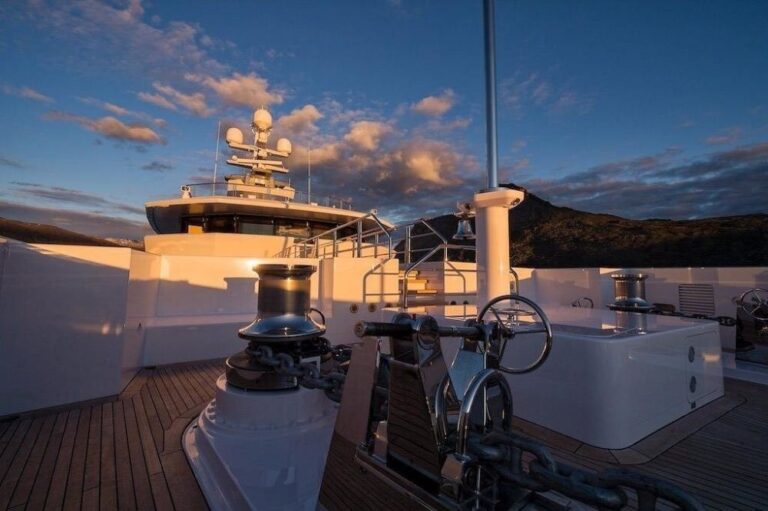The 72m Yacht CLOUDBREAK