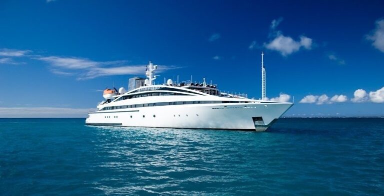 Premier Overview On Board Yacht ELEGANT 007