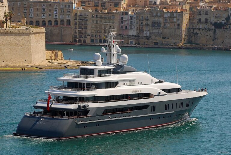 The 73m Yacht QUEEN K