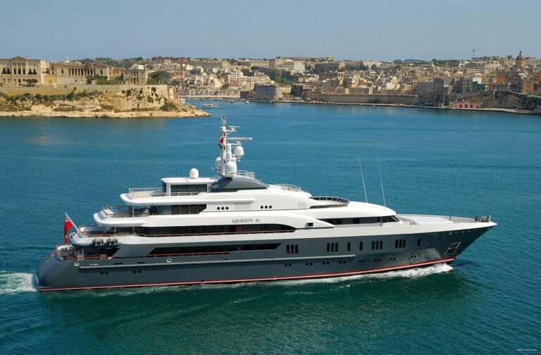 The 73m Yacht QUEEN K