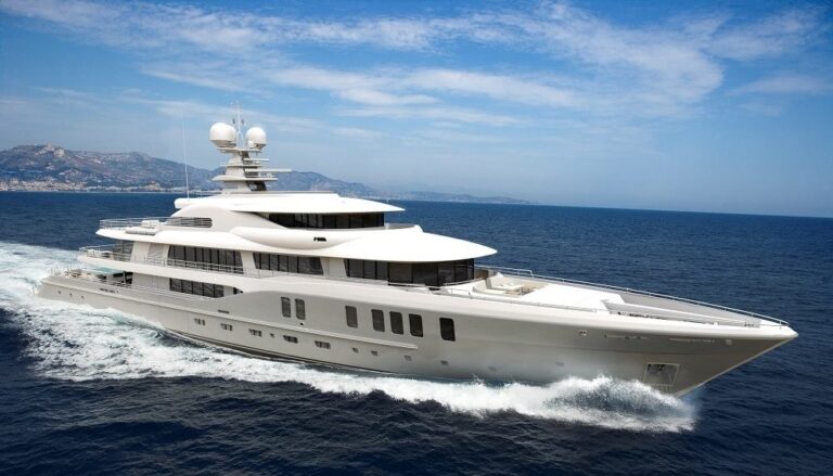 The 74m Yacht PLVS VLTRA