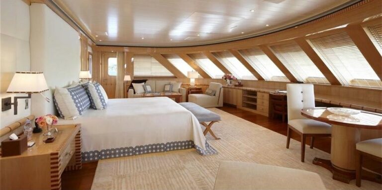 The 75m Yacht EBONY SHINE
