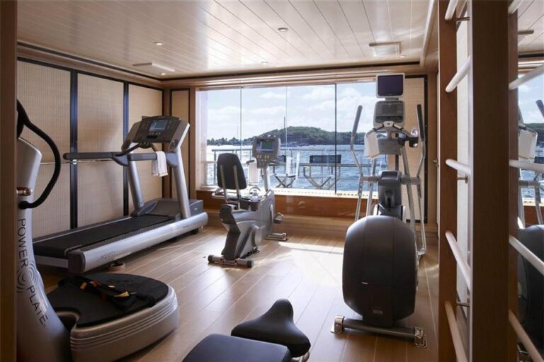 The 75m Yacht EBONY SHINE