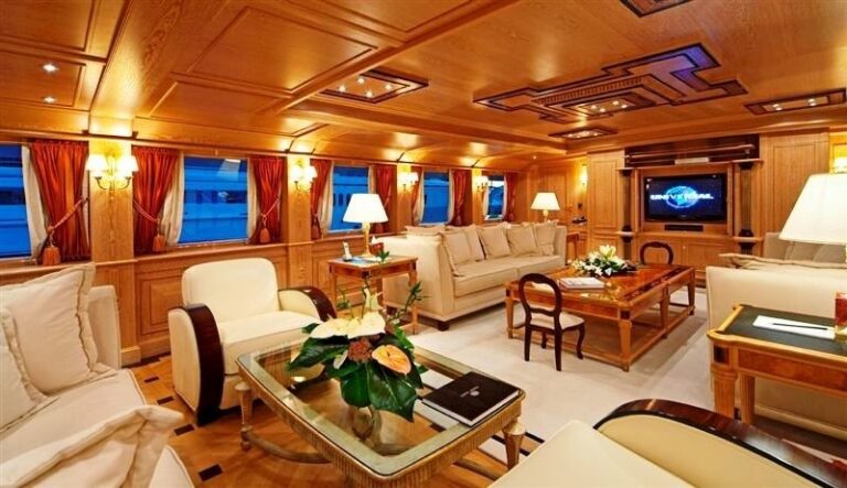 Sitting: Yacht ENIGMA's Premier Saloon Image