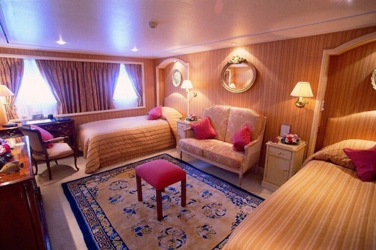 Twin Bed Cabin Aboard Yacht LEANDER G