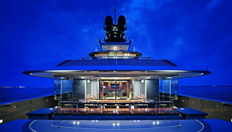 Life On Yacht SILVER FAST