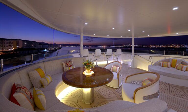Sun deck forward