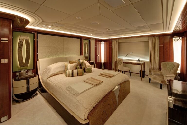 Double guest cabin
