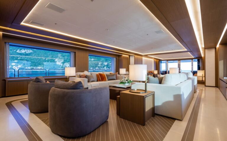8 Main Saloon