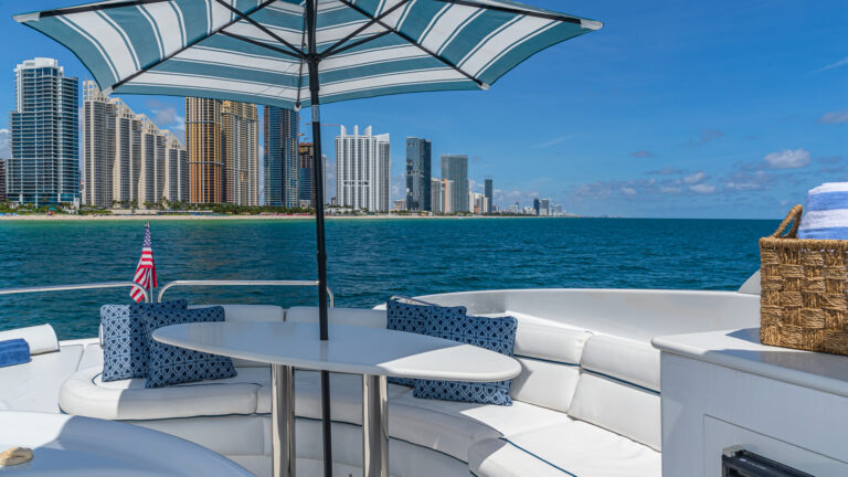 Upper deck dining
