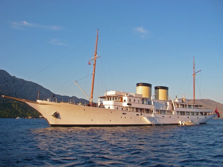 Profile Aspect On Yacht TALITHA