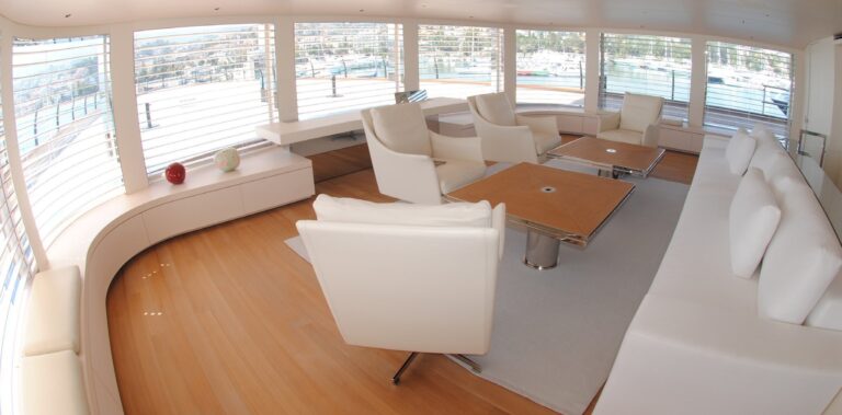 The 81m Yacht AIR