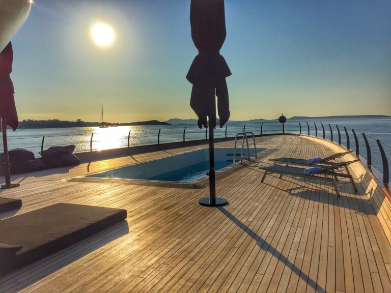 The 81m Yacht AIR