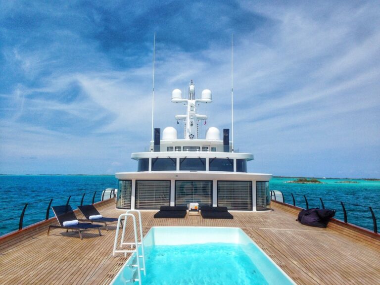 The 81m Yacht AIR
