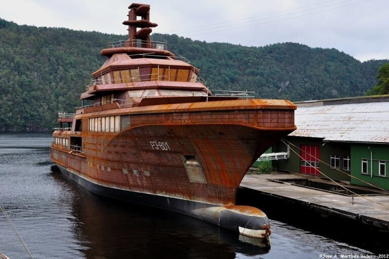 The 81m Yacht PJ WORLD