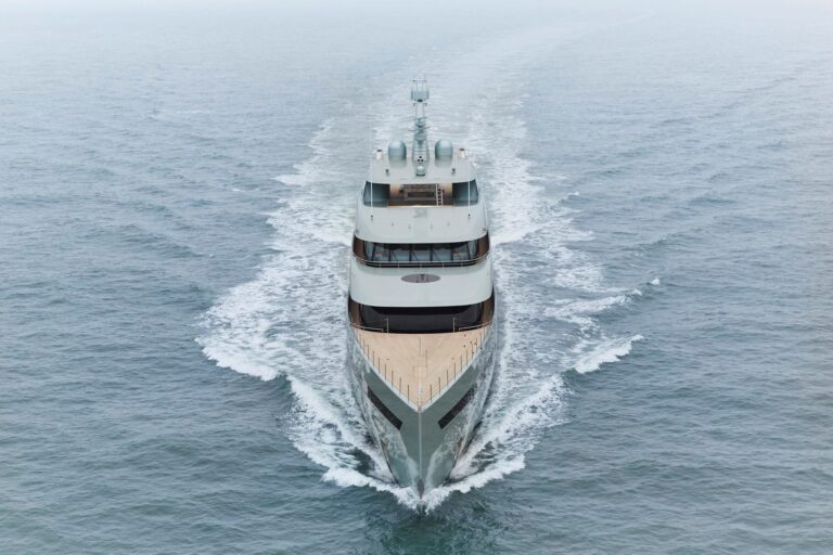 84m Feadship Running