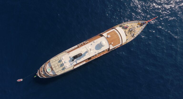The 86m Yacht CHAKRA