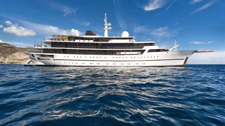 The 86m Yacht CHAKRA