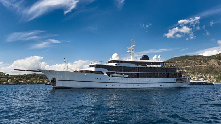 The 86m Yacht CHAKRA