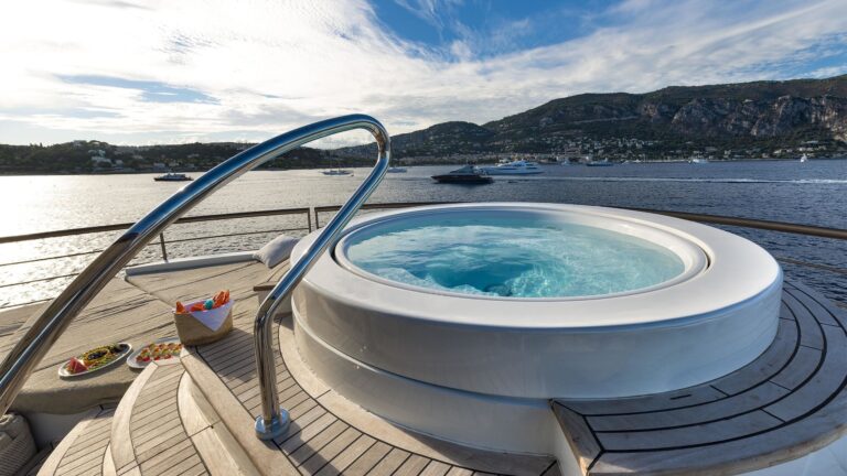 The 86m Yacht CHAKRA