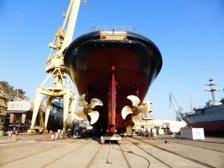 The 88m Yacht ARCTIC P