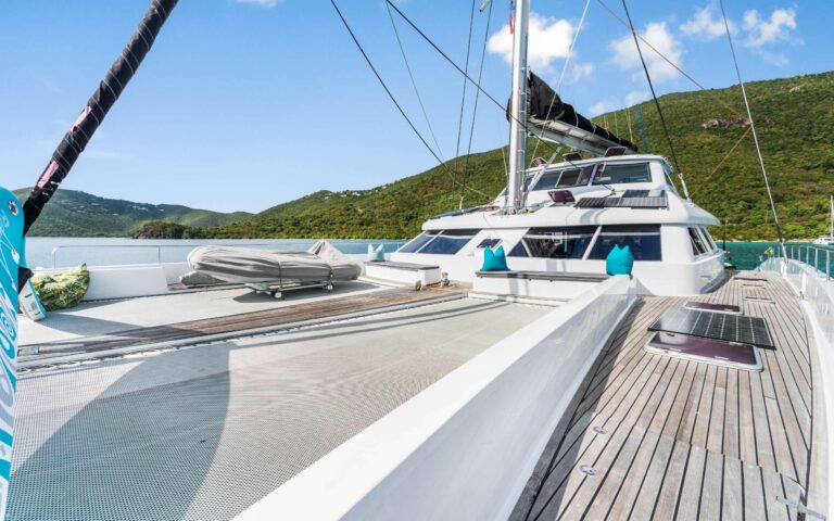 Spacious foredeck