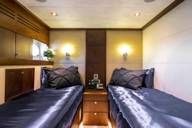 Twin cabin