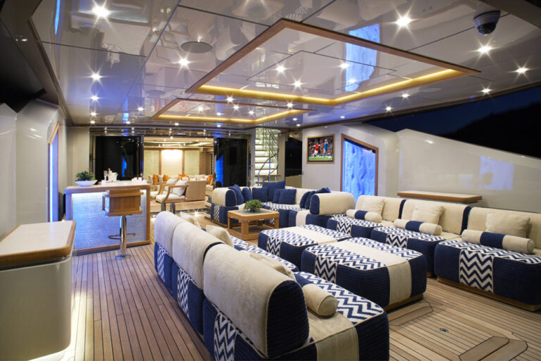 9 Palmer Johnson PJ210 yacht Lady M - Main Deck