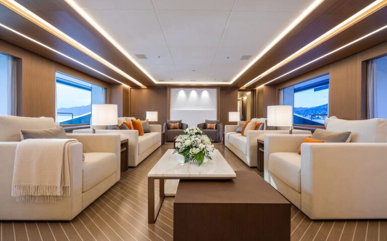 9 Main Saloon