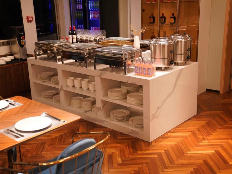 Restaurant - serving station