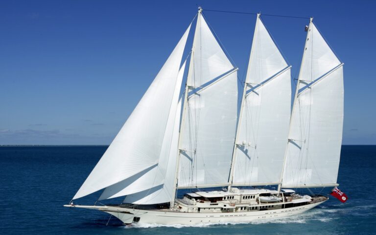 Profile Aspect: Yacht ATHENA's Cruising Image