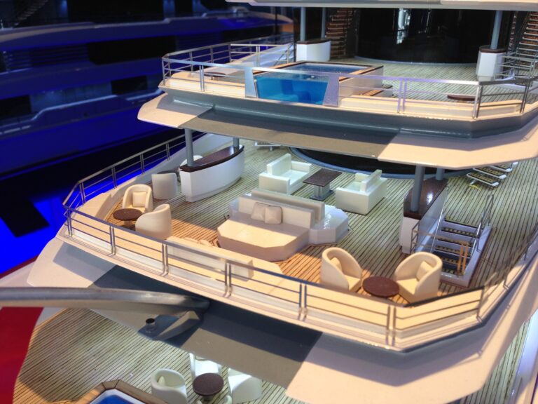 The 90m Yacht OCEANCO Y716