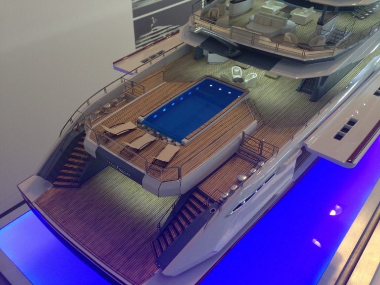 The 90m Yacht OCEANCO Y716