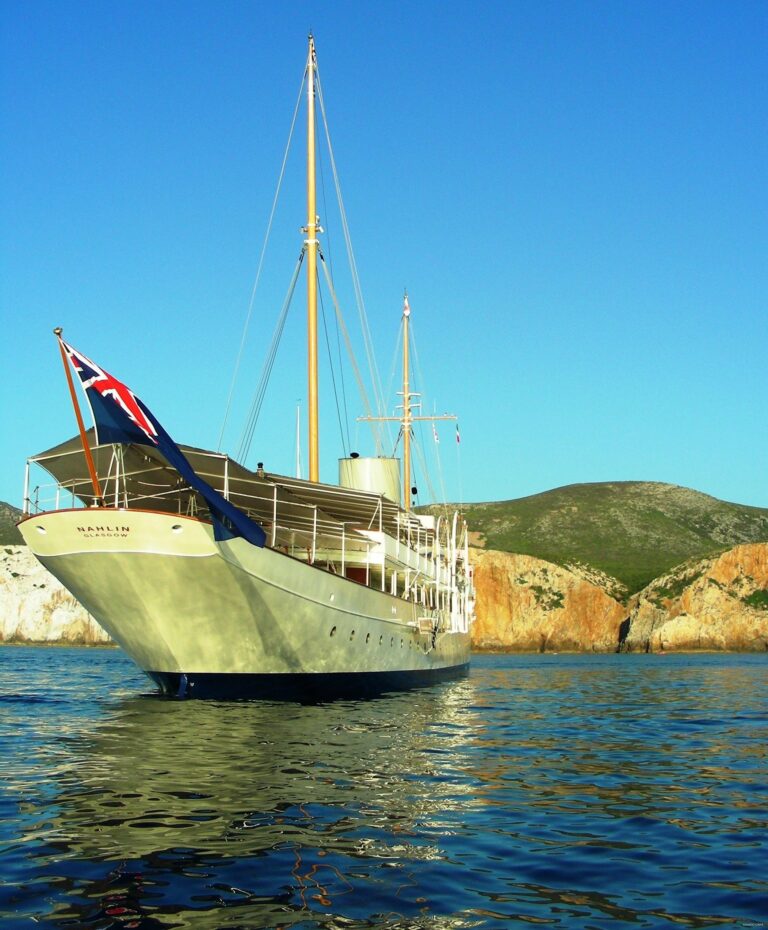The 91m Yacht NAHLIN